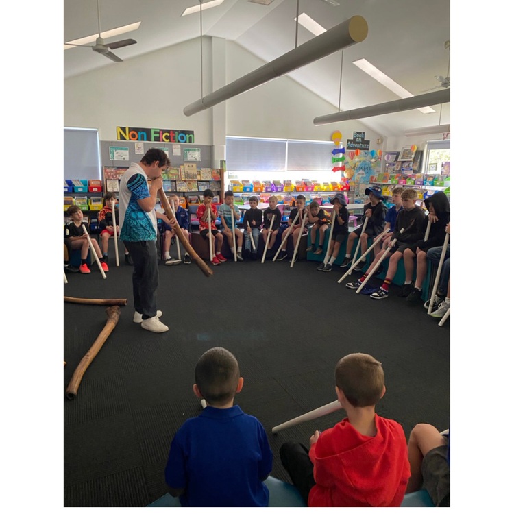 educator showing students the digeridoo